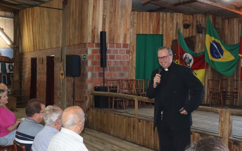 Padre Júlio realizou uma bênção ecumênica