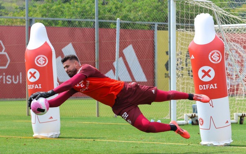 Goleiro Ivan já está à disposição do técnico Roger Machado | abc+