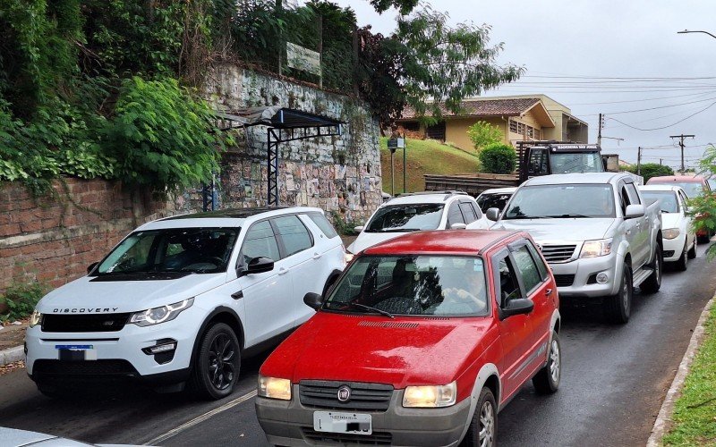 BR-116: Motoristas que usam a travessia da rodovia pela Rua Rincão enfrentam lentidão | abc+