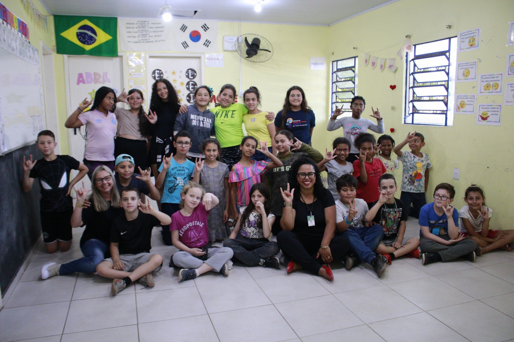 Libras virou o segundo idioma dos alunos na Emeb Floriano Peixoto