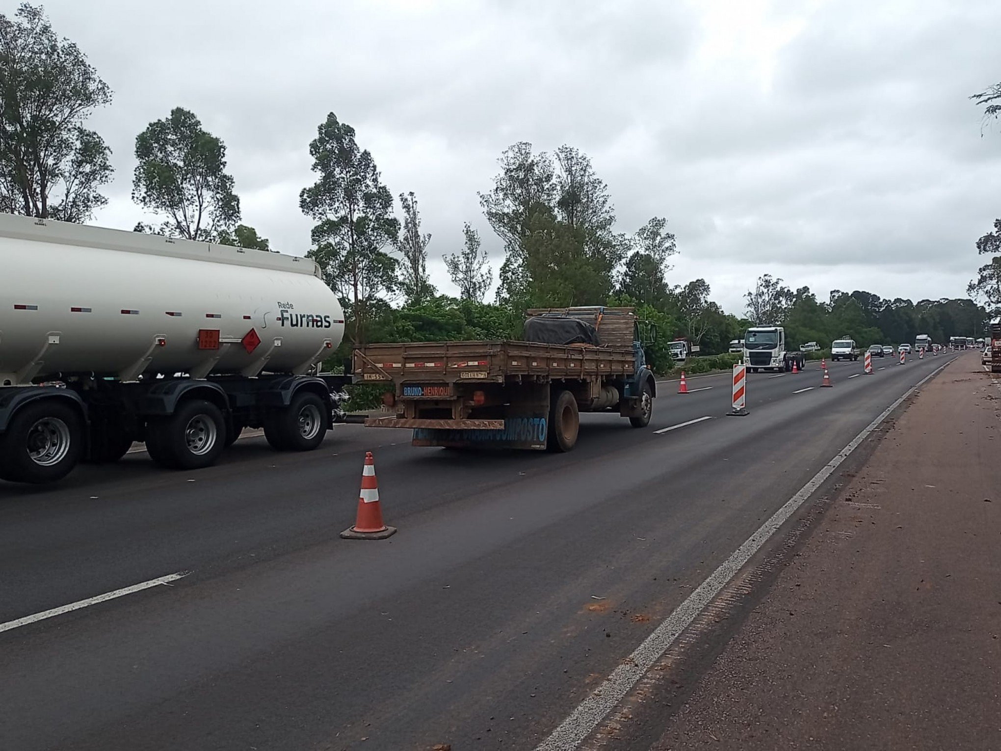 FREE WAY: Como está o trânsito na BR-290 nesta terça-feira após bloqueio total de pista?