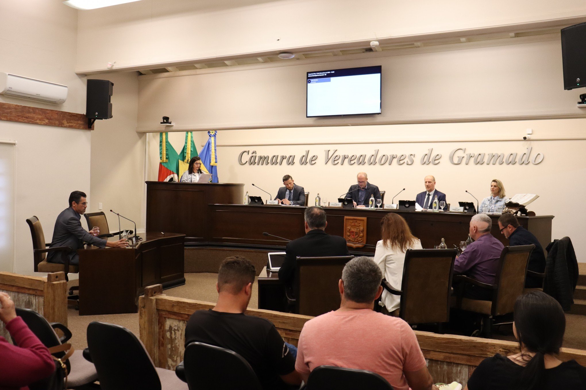 Câmara de Gramado aprova lei que isenta parcelas devidas em contratos de outorga de uso de bem público; entenda