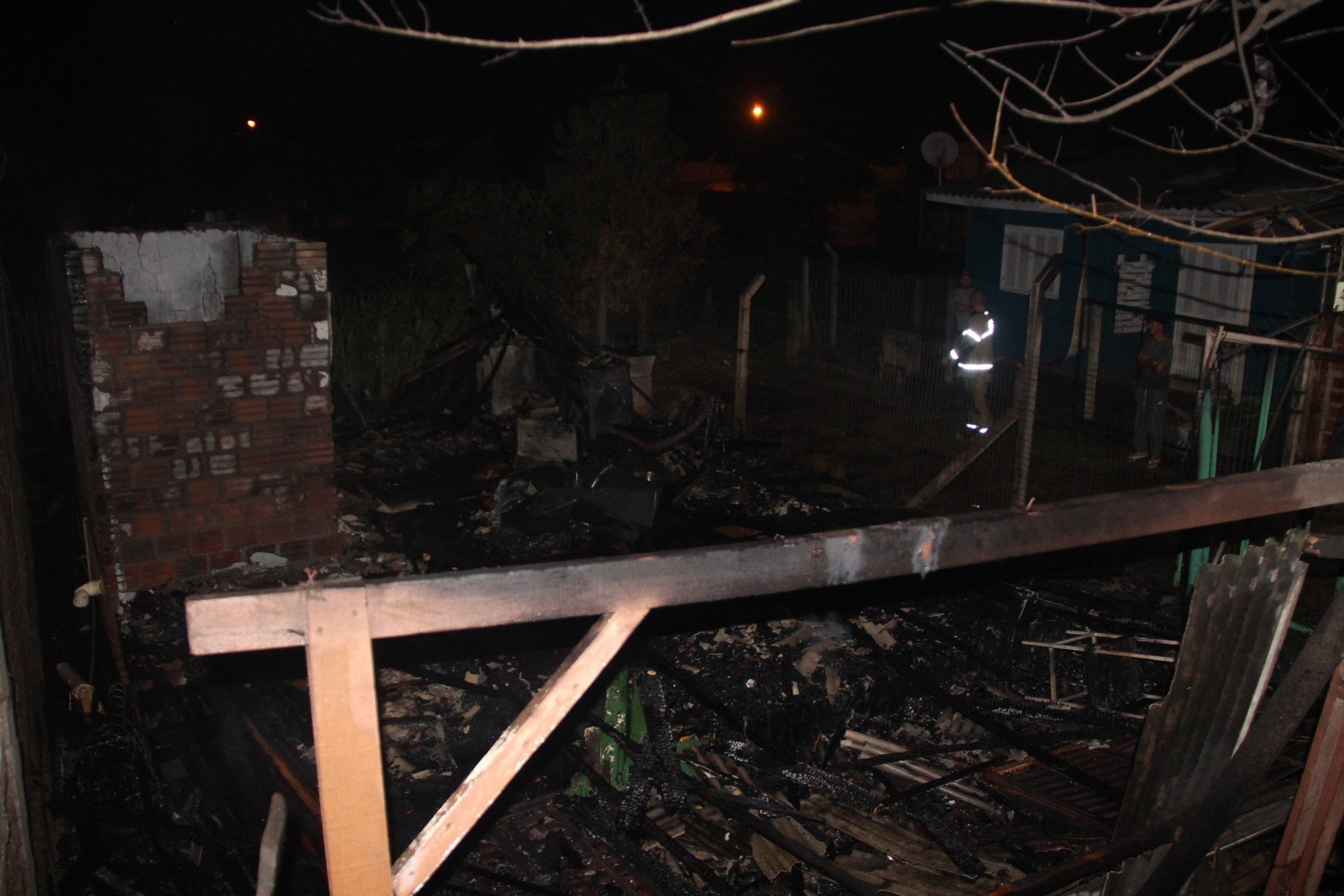 Casa do bairro Industrial foi destruída por incêndio