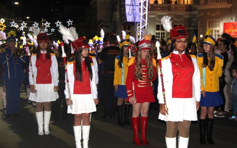 Desfile temático percorreu a rua Júlio de Castilhos