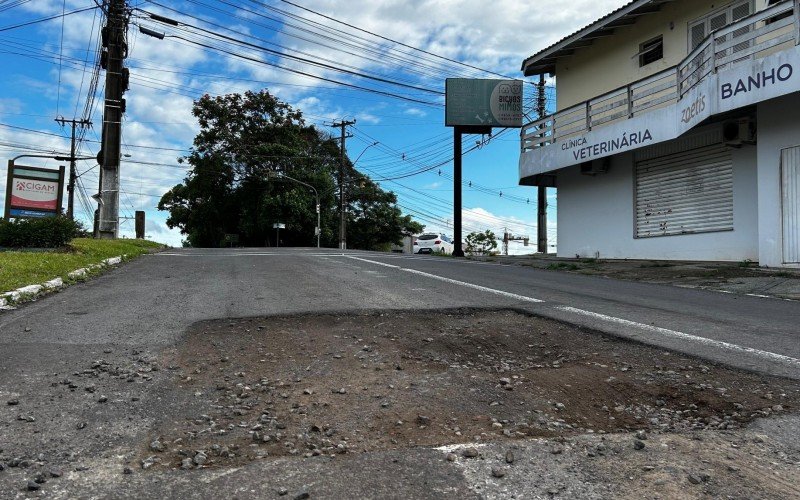Buraco no bairro Ideal, em Novo Hamburgo | abc+