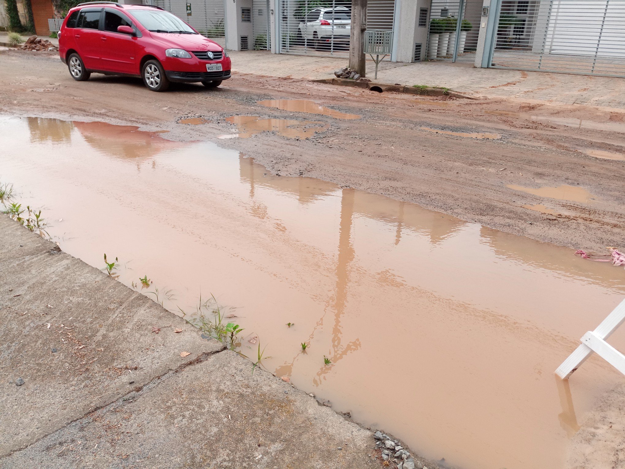 Insatisfeitos com o caos nas ruas, moradores do Cristo Rei levam abaixo-assinado ao MP