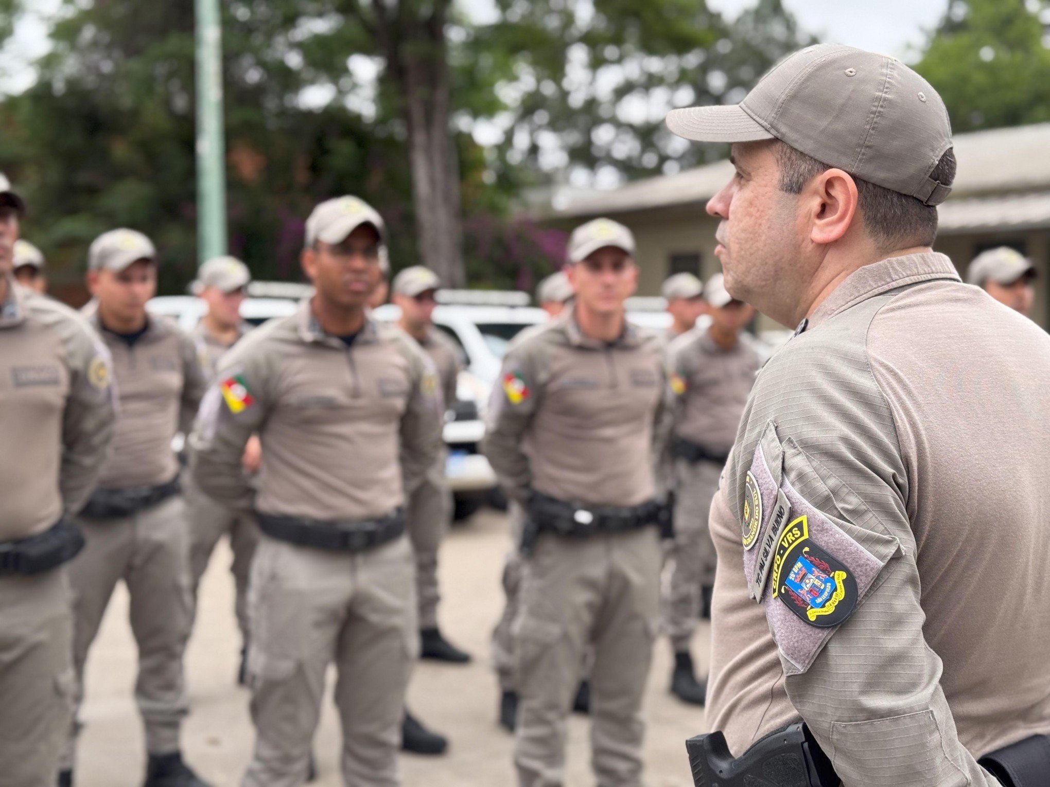 Novos soldados reforçam o policiamento nas ruas de cidades da região