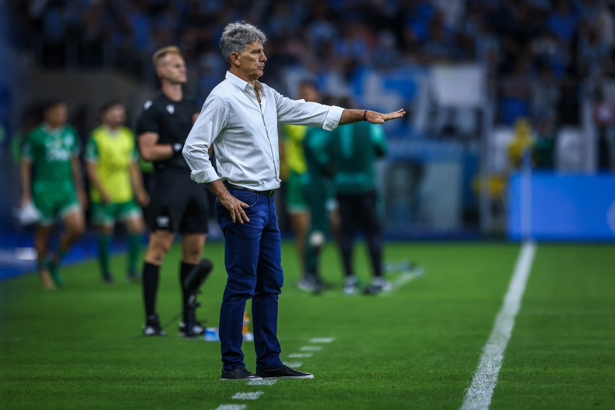 Renato volta a culpar enchentes e afirma: "Enquanto eu estiver aqui, o Grêmio não cai"