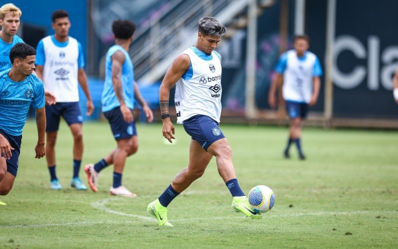  Jogadores do Gremio treinaram nesta sexta-feira, no CT Luiz Carvalho | abc+