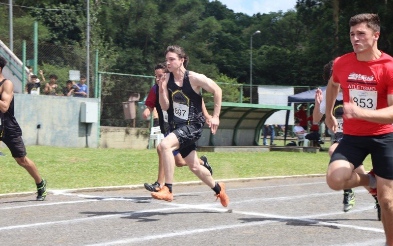 300 atletas de 12 equipes de todo o Estado participaram das provas de corrida, saltos e lançamentos | abc+