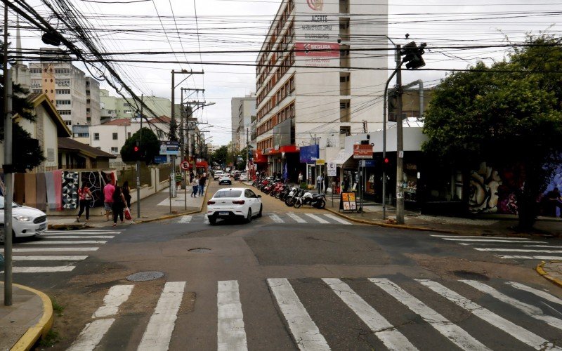A imponente Rua 15 de Janeiro, no Centro de Canoas | abc+