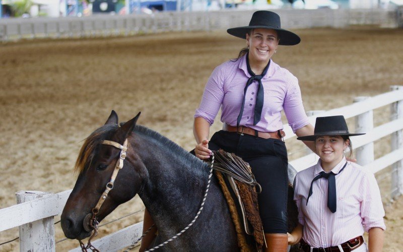 Fernanda e a filha participaram de provas de tiro de laço