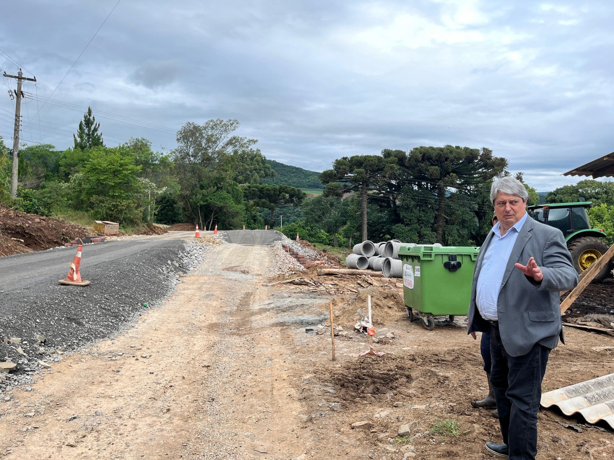 Veja como estão as obras de pavimentação em trecho da Linha Marcondes