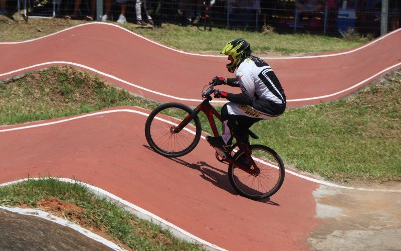 Campeão mundial de BMX, Hugo Almo Krindges, é o atleta mais velho a competir no Gaúcho de Bicicross; ele pode estar abandonando as pistas | abc+