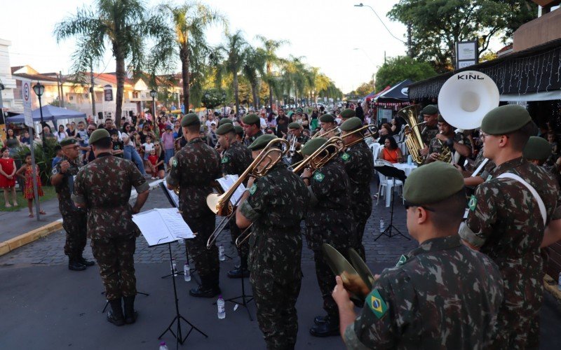 Banda do 19ºBIMtz foi uma das atrações na abertura da ação