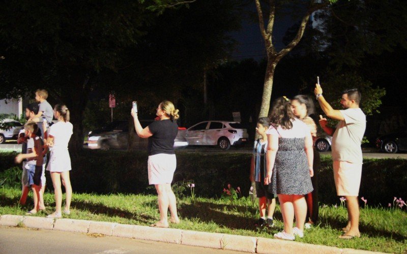 Caravana reuniu muitos espectadores, principalmente em sua partida no bairro Rincão