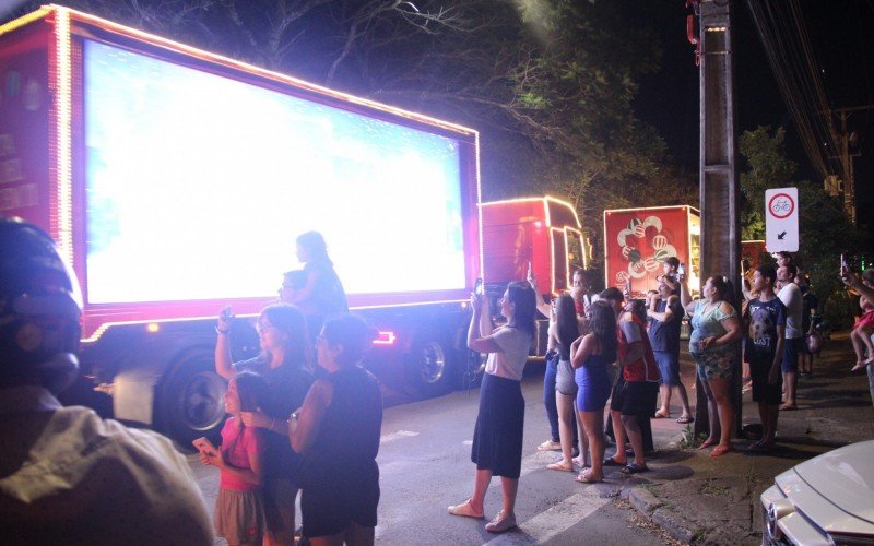 Caravana reuniu muitos espectadores, principalmente em sua partida no bairro Rincão