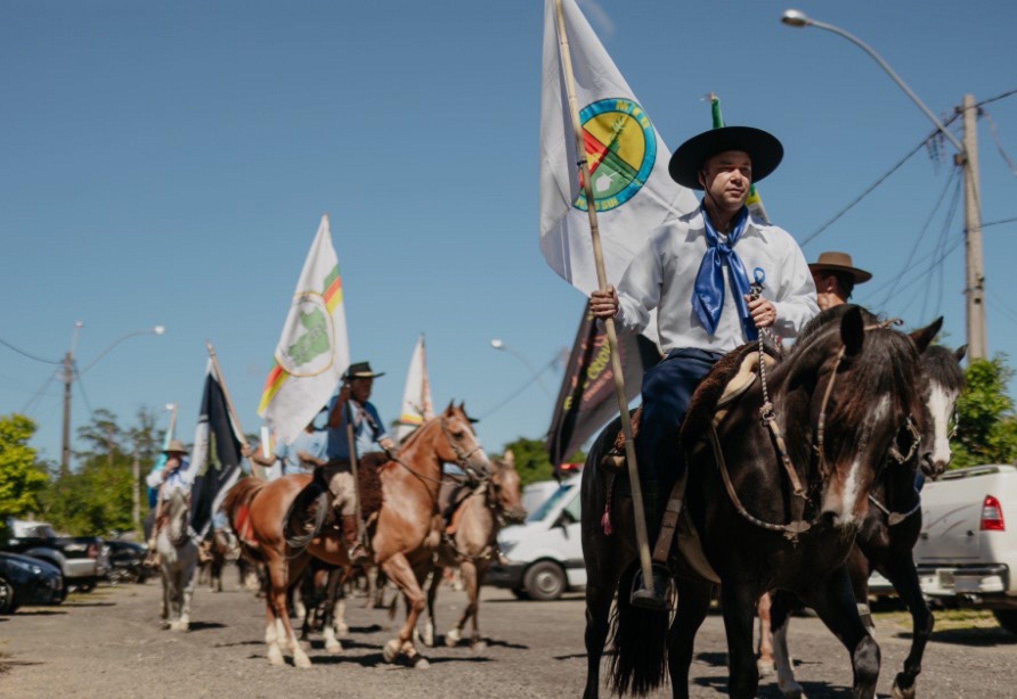 Cavalgada promove a saúde do homem nas ruas de Canoas