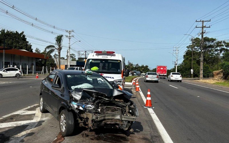 RS-240: Táxi rodopia na pista após colisão em retorno e deixa motorista ferido | abc+