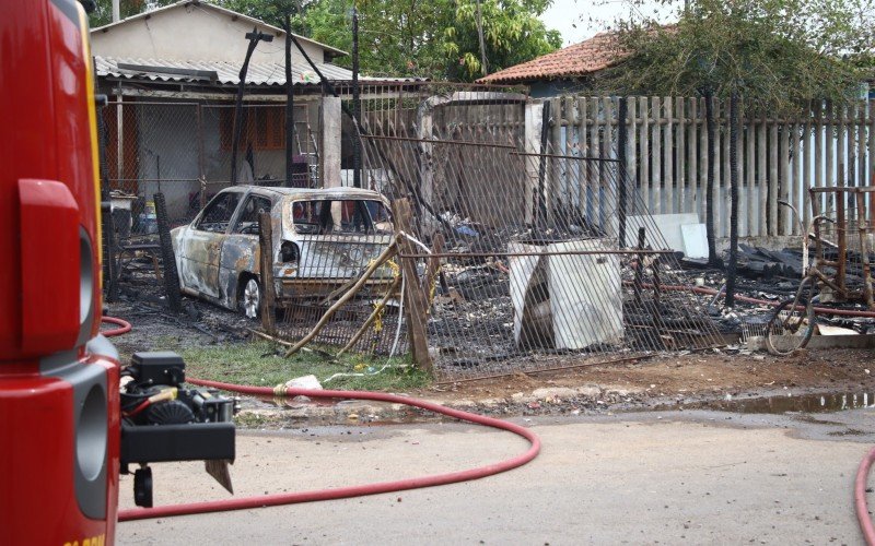 Incêncio no bairro Santo Afonso mobiliza Corpo de Bombeiros nesta segunda-feira (25). | abc+