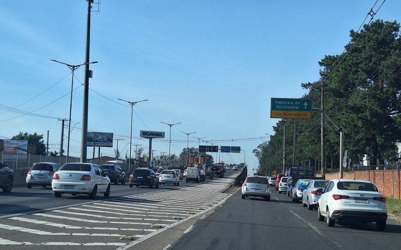 Movimento intenso na BR-116 em São Leopoldo | abc+