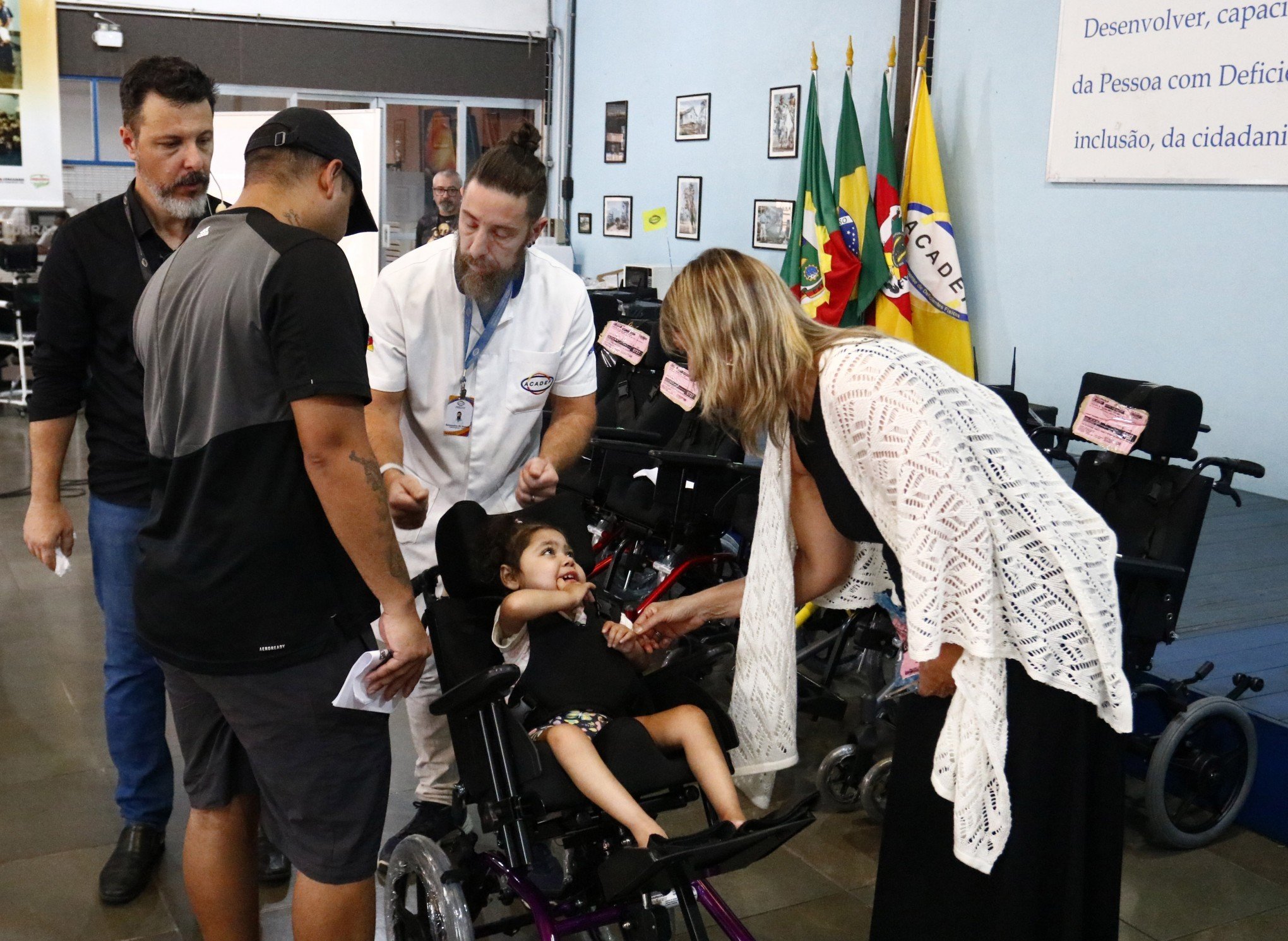 Acadef recebe doação de cadeiras de rodas infantis nesta segunda-feira em Canoas