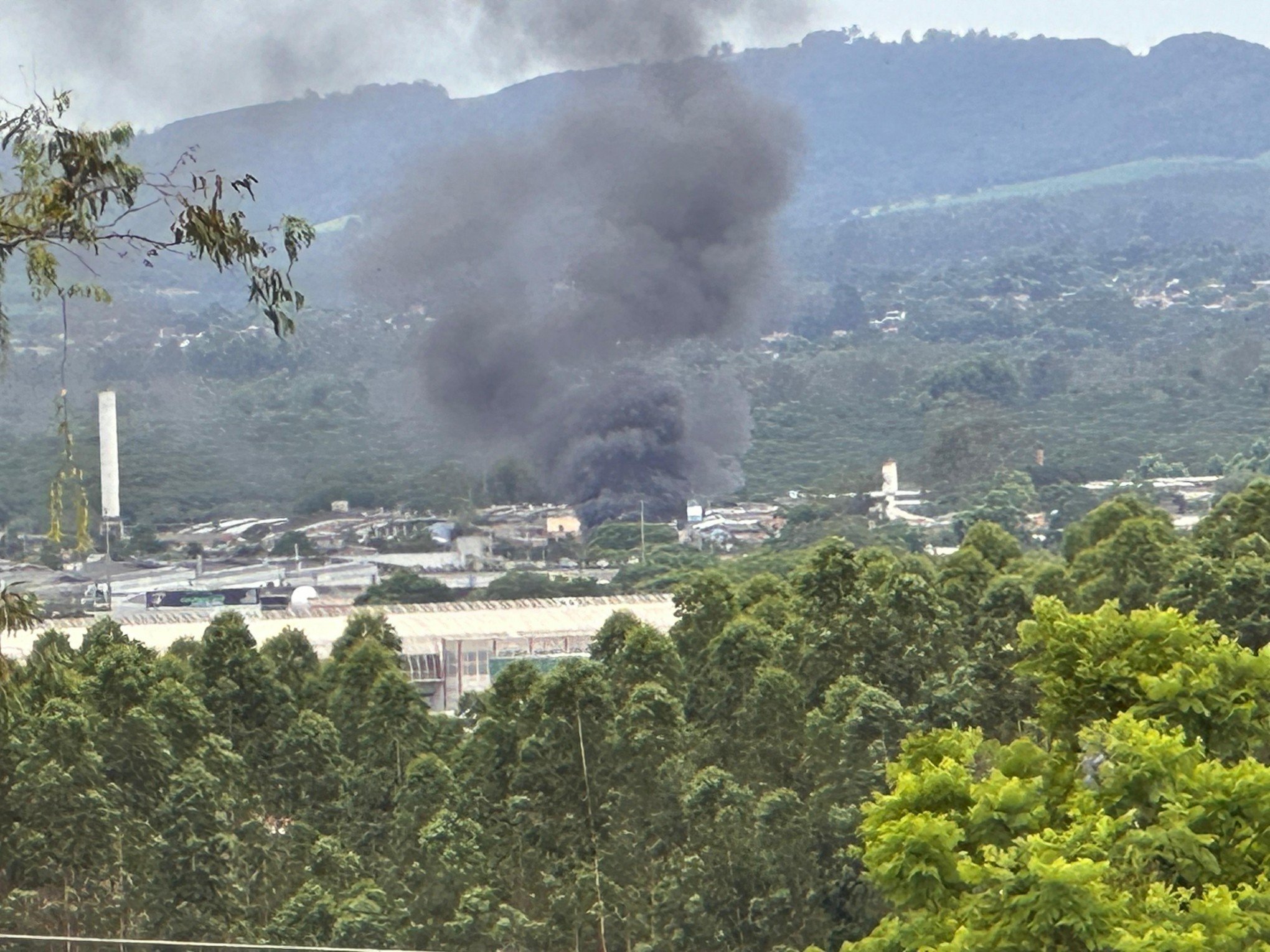 Incêndio atinge imóvel no bairro Santo Afonso e assusta moradores em Novo Hamburgo