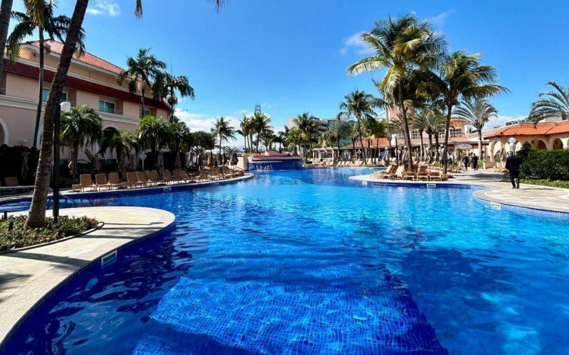Criança de 9 anos é internada após afogamento em piscina de resort de luxo | abc+