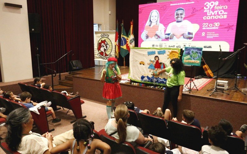 Contação de história no Auditório Sady Schiwitz faz parte da 39ª Feira do Livro de Canoas