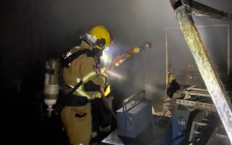 Depósito de empresa é atingido por incêndio em Igrejinha | abc+