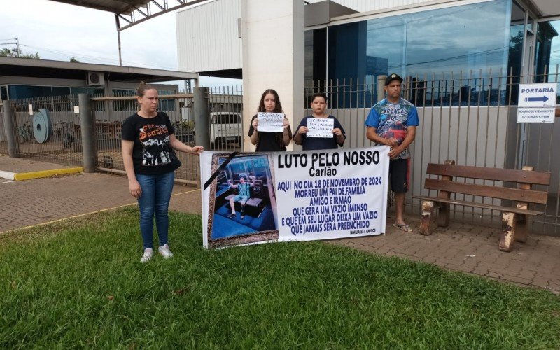 Familiares de trabalhador, integrantes de sindicato e funcionários da empresa participaram de ato por mais segurança e manutenção de máquinas e equipamentos | abc+