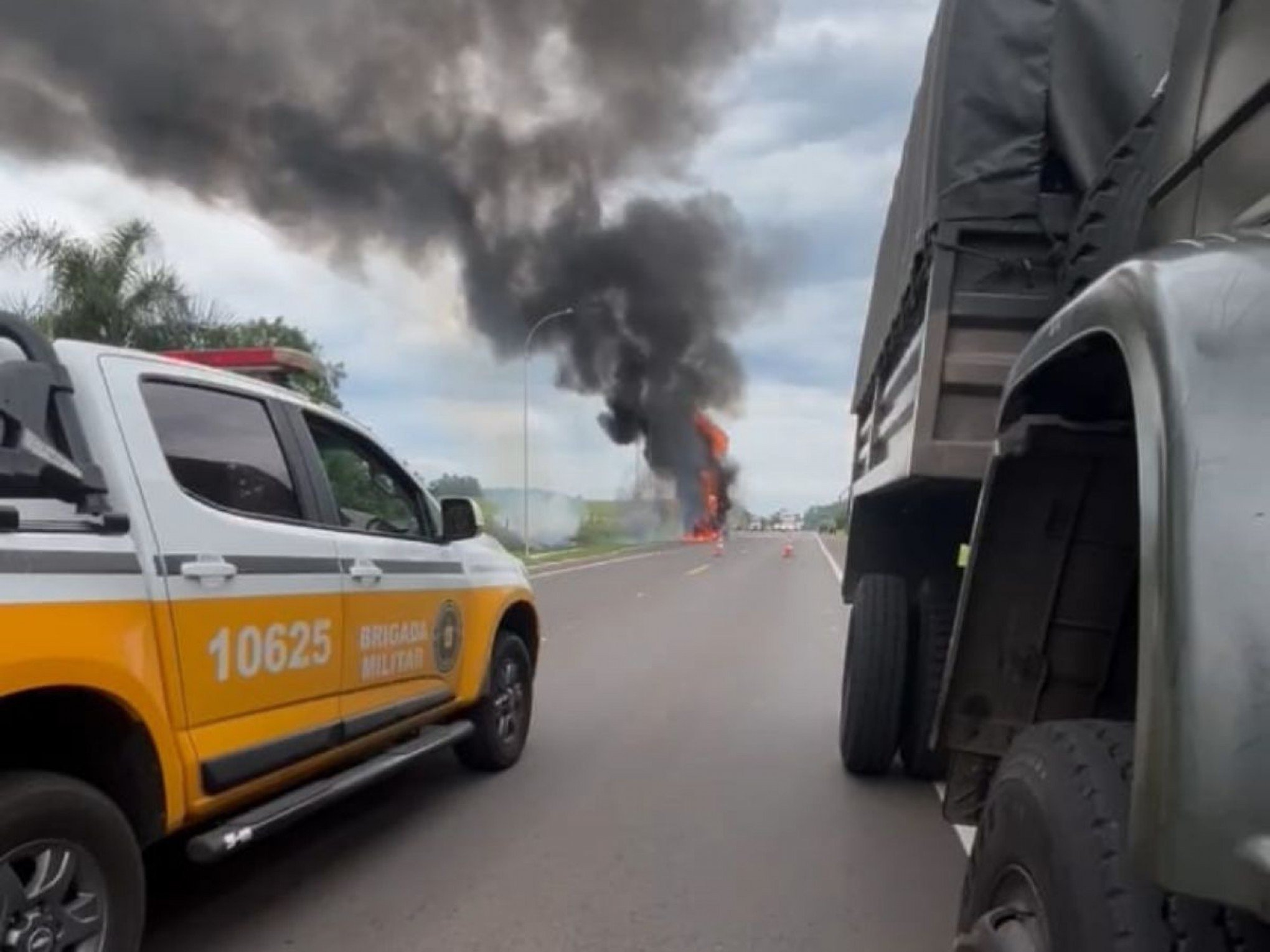 RS-240: Fogo em caminhão afeta trânsito em trecho do Vale do Caí