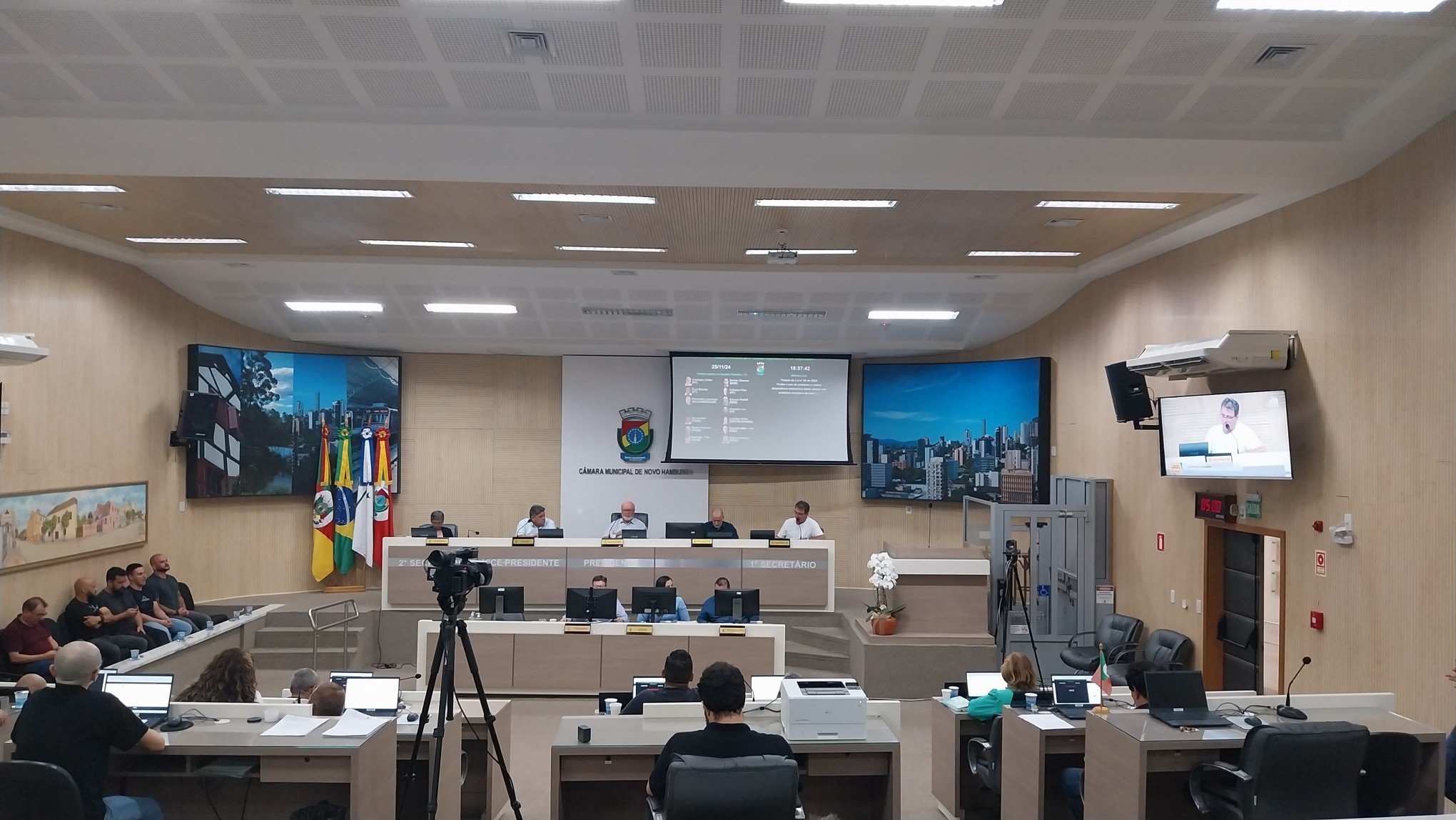 Projeto que proíbe uso de celular nas escolas tramita na Câmara de Novo Hamburgo