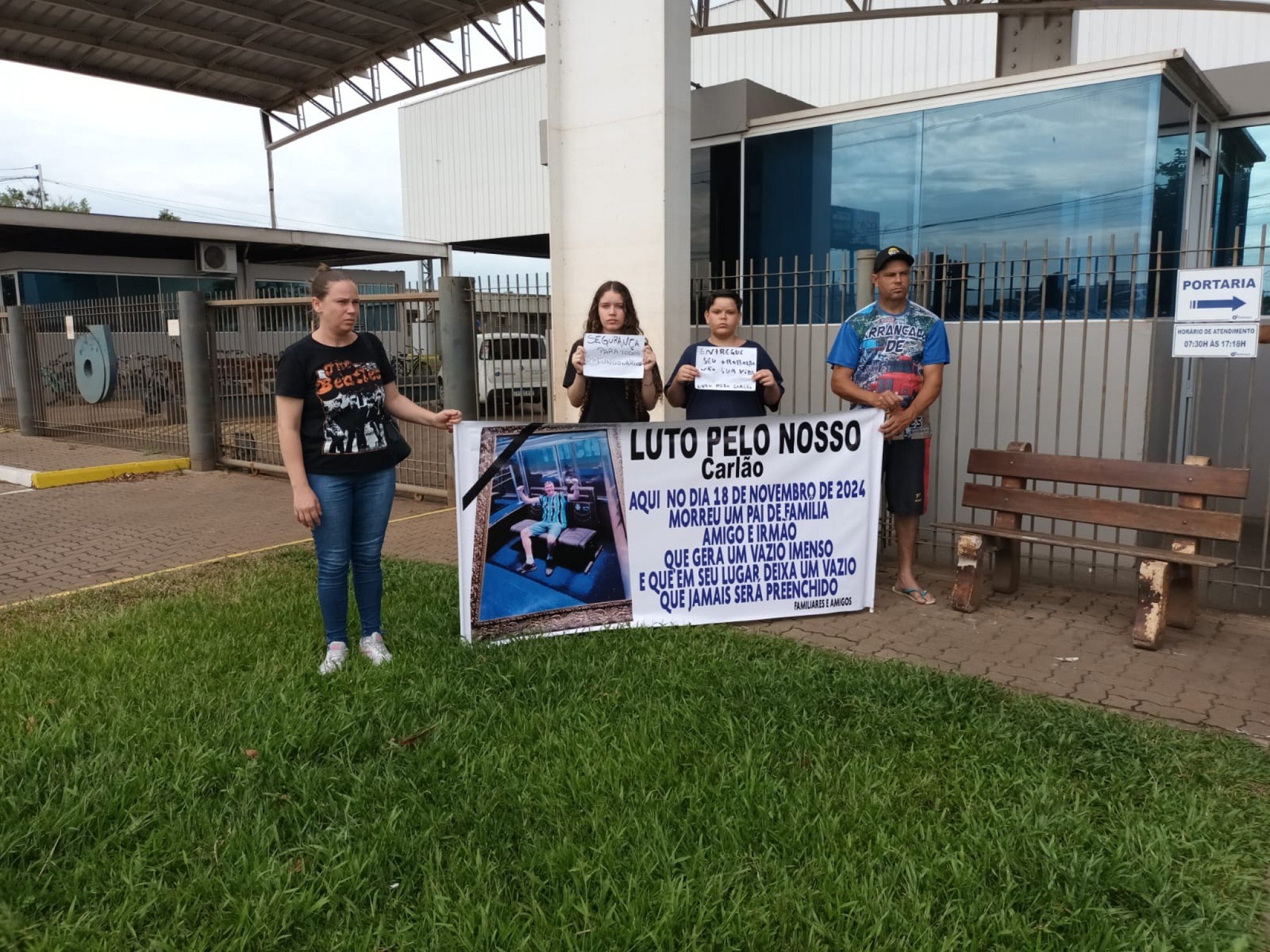 Manifestação em empresa de aço faz apelo por segurança: "Não dá pra aceitar que trabalhadores saiam de casa e voltem dentro de caixão"