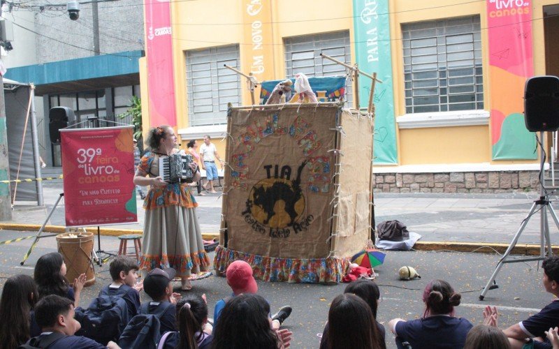 Peça de teatro é uma das atrações da 39ª Feira do Livro de Canoas que vai até sábado (30)