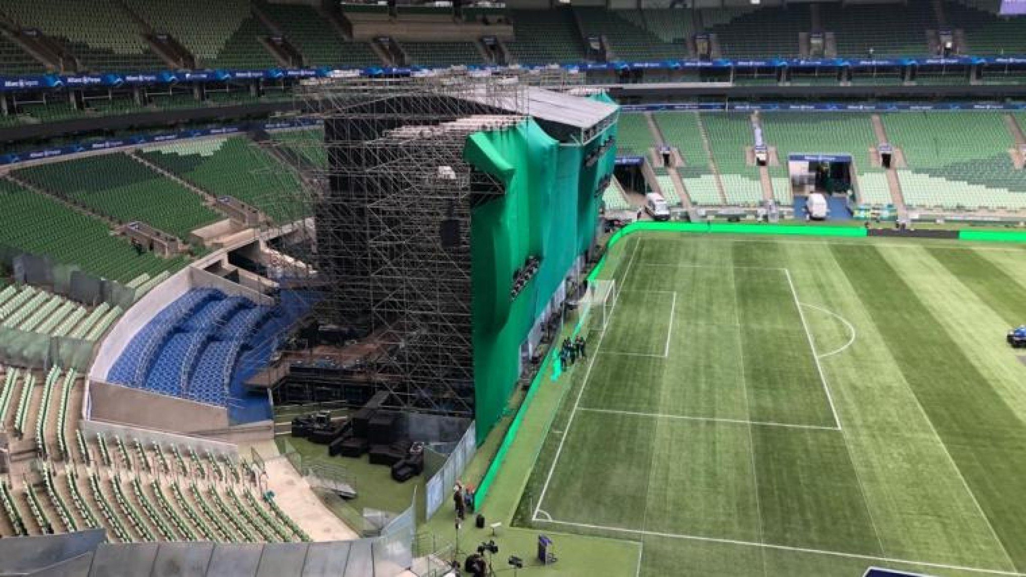 O que especial de fim de ano com Roberto Carlos tem a ver com redução de público em Palmeiras e Botafogo