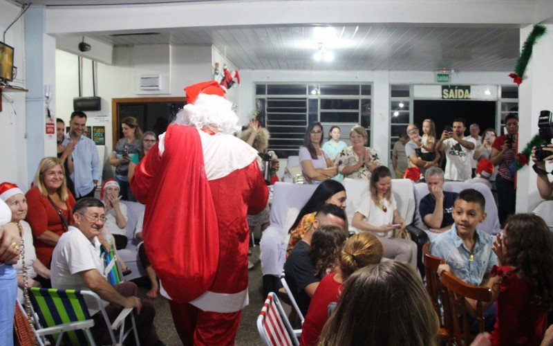 Residentes ficaram encantados com a presença do Papai Noel