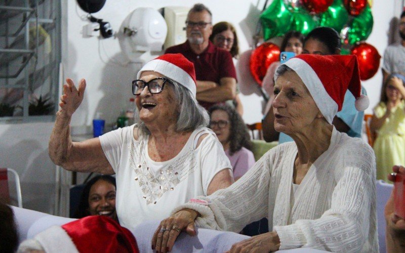 Residentes ficaram encantados com a presença do Papai Noel | abc+