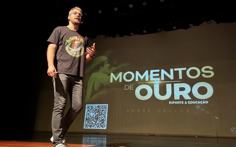 André Heller realiza palestra np Seminário de Educação Física Escolar, em Campo Bom