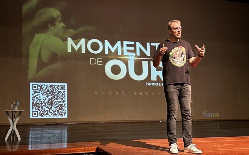 André Heller realiza palestra np Seminário de Educação Física Escolar, em Campo Bom