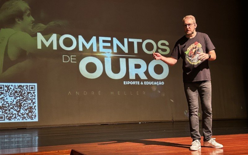 André Heller realiza palestra np Seminário de Educação Física Escolar, em Campo Bom