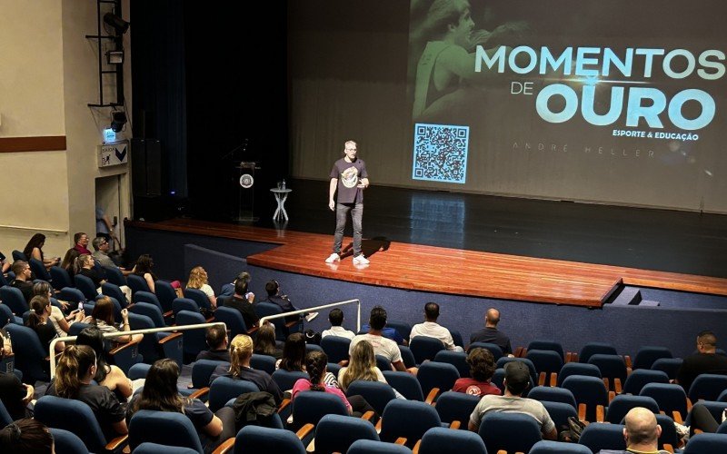 André Heller realiza palestra np Seminário de Educação Física Escolar, em Campo Bom