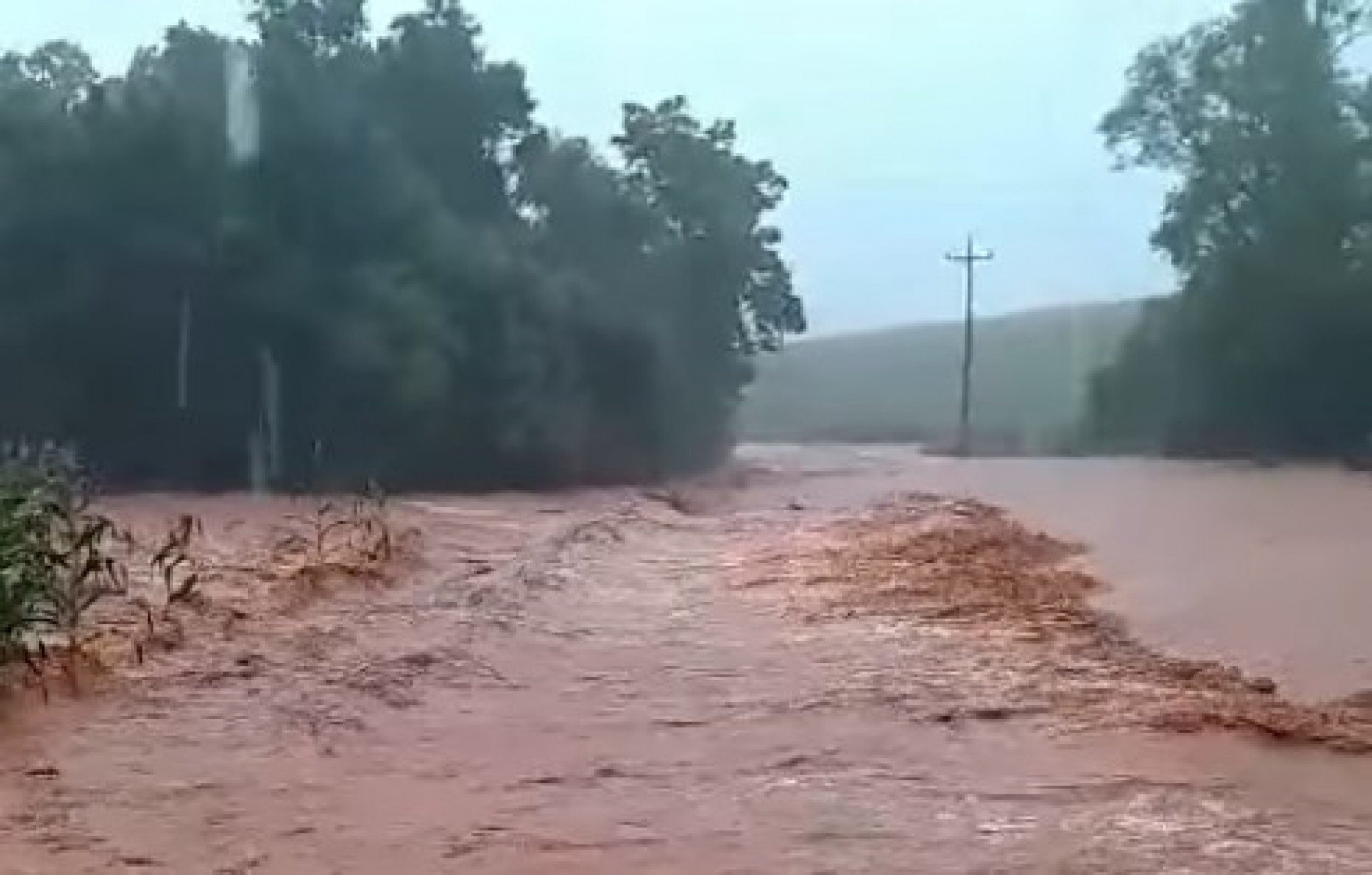 VÍDEO: Episódio de chuva extrema causa inundações em cidade do Rio Grande do Sul