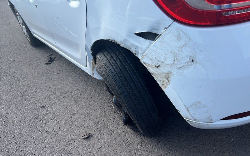 Acidente aconteceu na Avenida Victor Hugo Kunz, no bairro Canudos, em Novo Hamburgo, na tarde desta sexta-feira