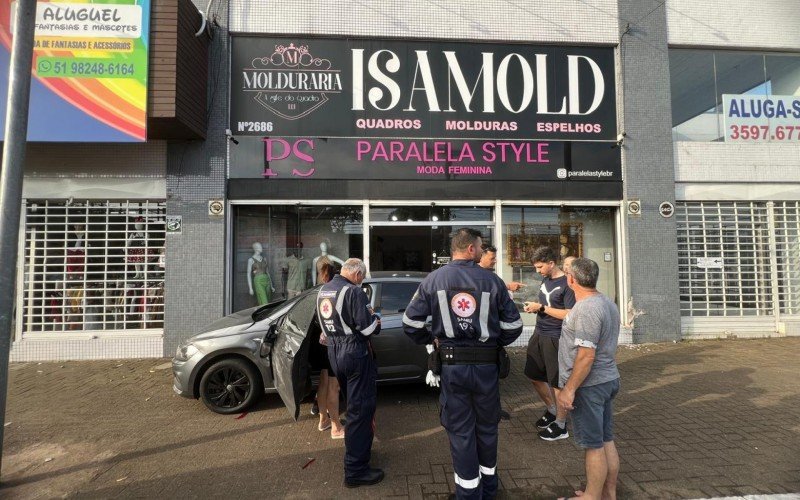 Acidente aconteceu na Avenida Victor Hugo Kunz, no bairro Canudos, em Novo Hamburgo, na tarde desta sexta-feira