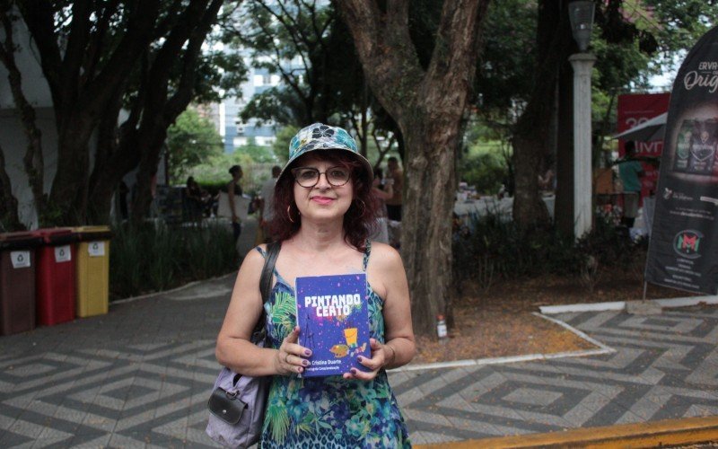 A escritora Ana Cristina Duarte acompanhou a apresentação na 39ª Feira do Livro de Canoas