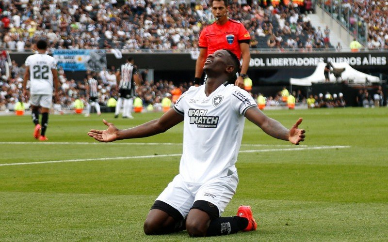 Botafogo encerra 30 anos de sofrimento, bate o Atlético-MG e é campeão da Libertadores | abc+