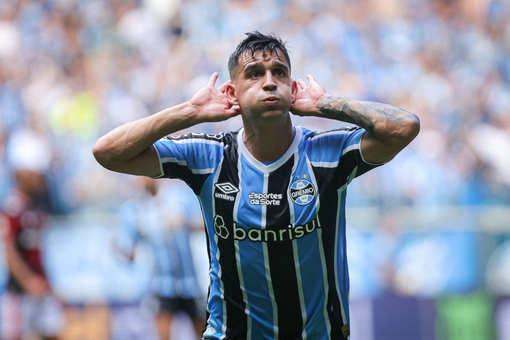 Grêmio volta a vencer e respira no Brasileirão