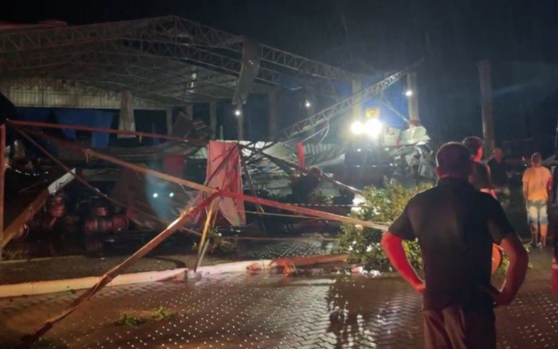 Parte de pavilhão foi destruída por vento forte em Arroio do Tigre | abc+