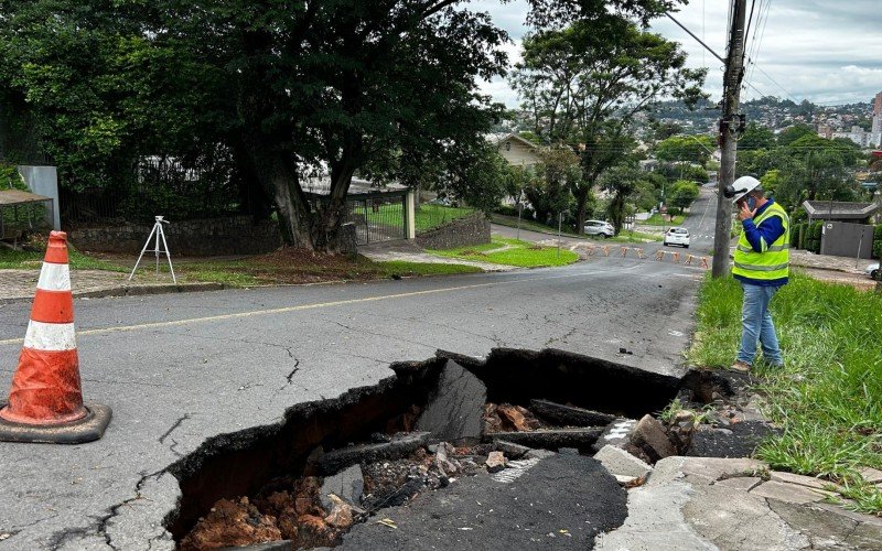 Erosões na Rua Bento Gonçalves, em Novo Hamburgo